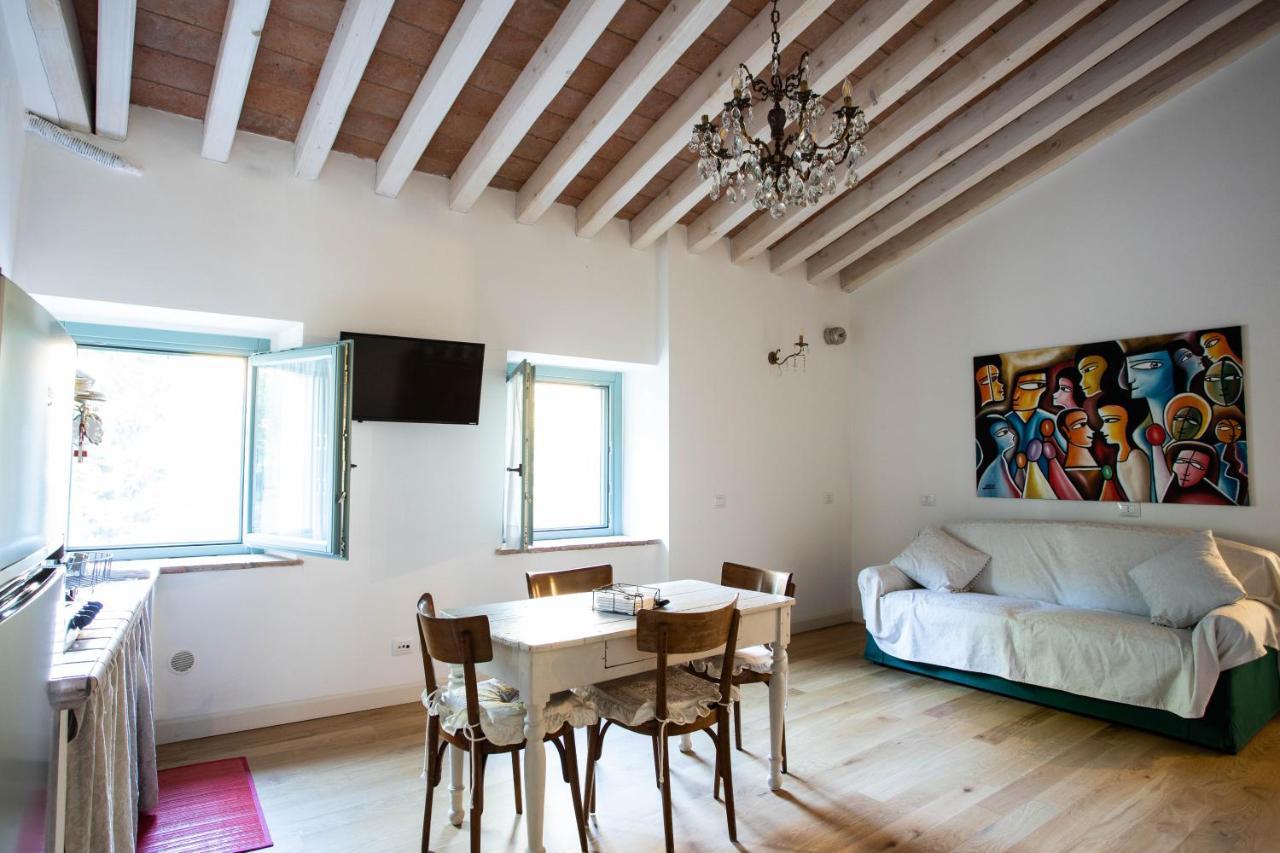 La Marcona Apartment Serramazzoni Luaran gambar
