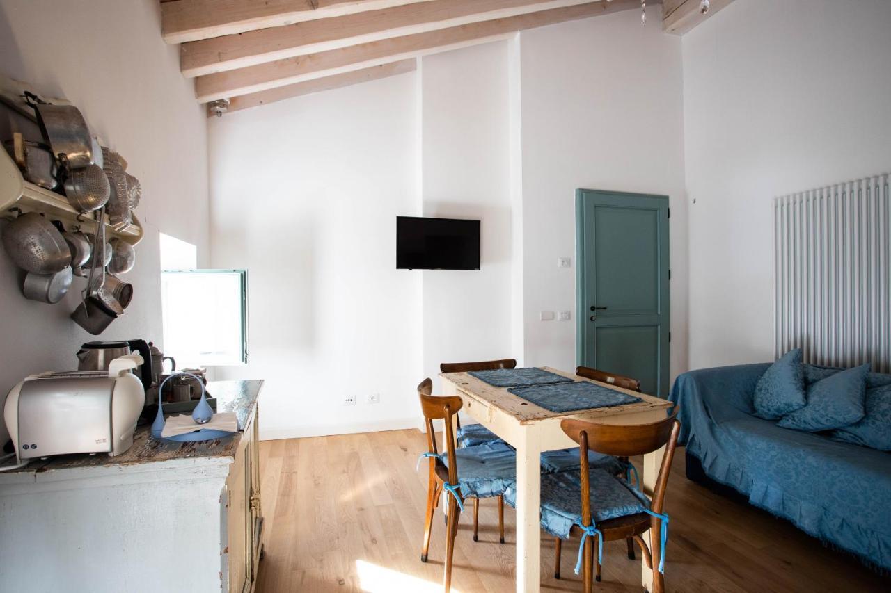 La Marcona Apartment Serramazzoni Luaran gambar